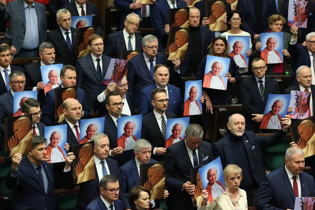 Robią sobie dobrze. Ani wierze, ani rozumowi, ani ich iuncti