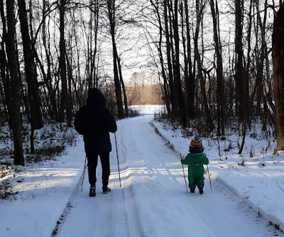 Międzypokoleniowe rozważania o mszy, życiu, realizmie plus+ 