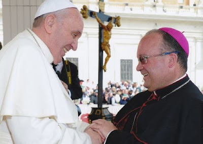 Destrukcja fałszem (zakłamaniem)